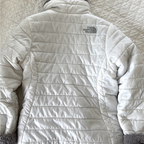 Girls North face reversible mossbud jacket. Size small (7/8). - Picture 4 of 8